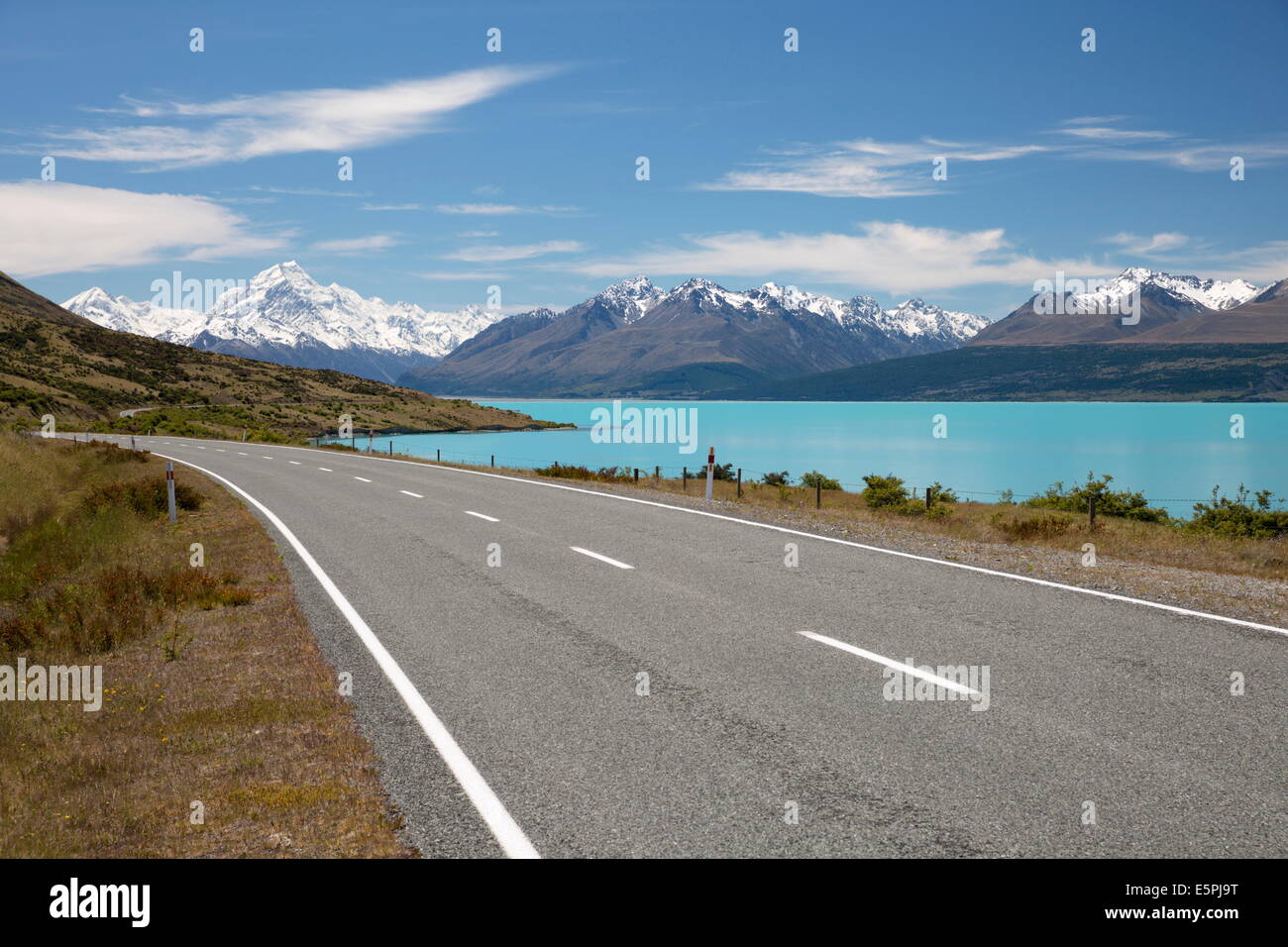 Mount Cook and Lake Pukaki with empty Mount Cook Road, Mount Cook National Park, UNESCO Site, Canterbury region, New Zealand Stock Photo