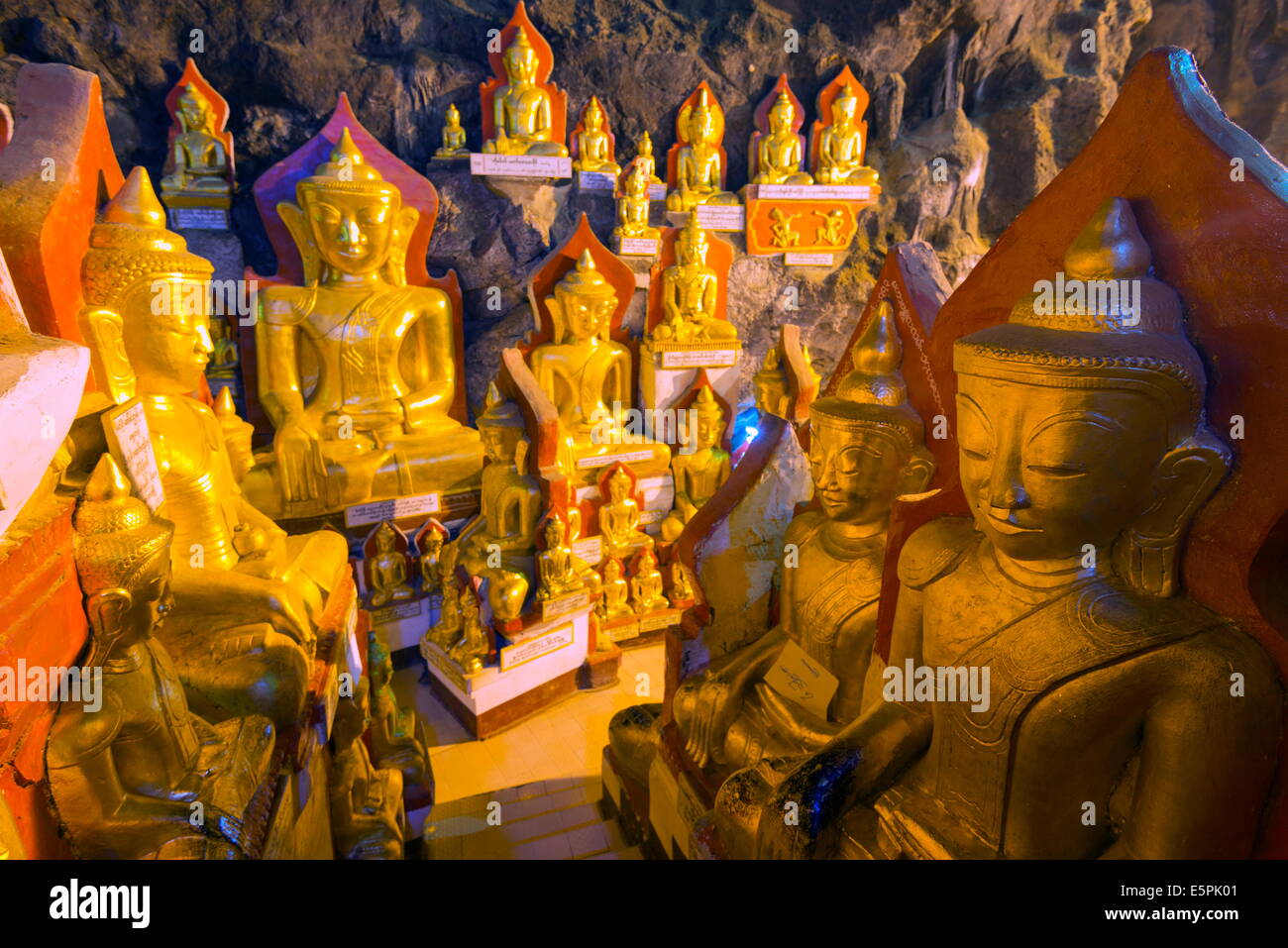 Buddha statues in entrance to Shwe Oo Min Natural Cave Pagoda, Pindaya, Myanmar (Burma), Asia Stock Photo