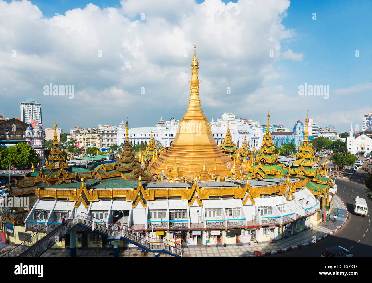 Sule Paya (Sule Pagoda), Yangon (Rangoon), Myanmar (Burma), Asia Stock Photo