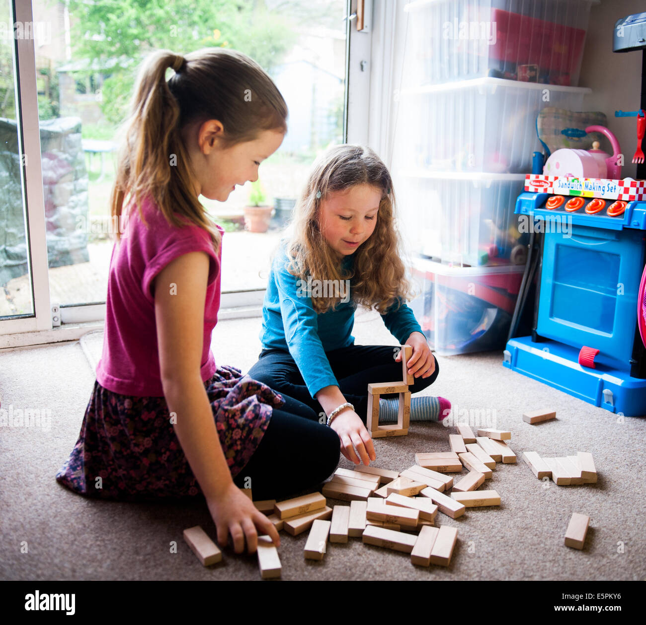 Jenga blocks hi-res stock photography and images - Alamy