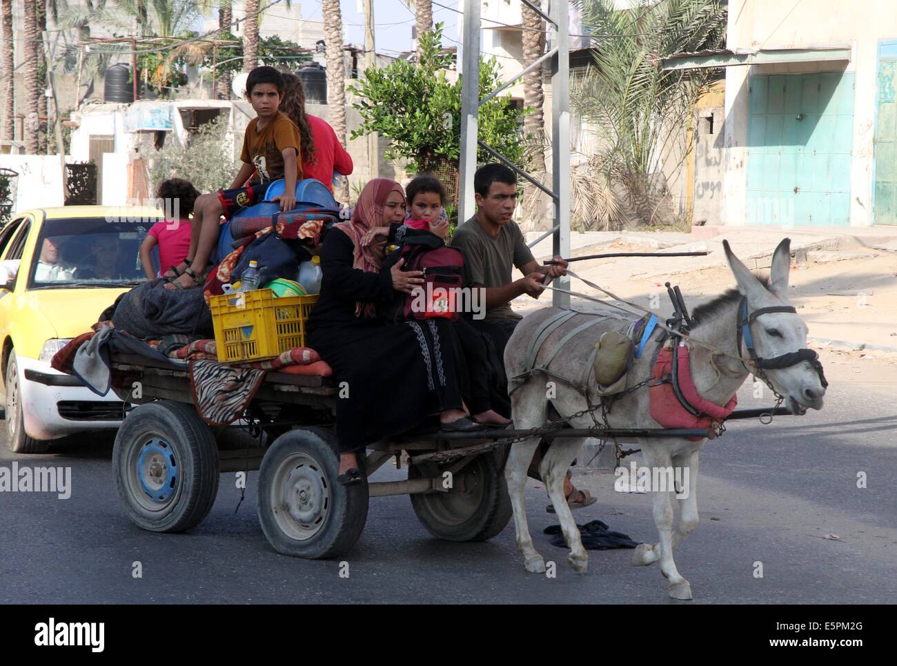 Gaza City, Gaza Strip, Palestinian Territory. 28th Oct, 2013. Members ...