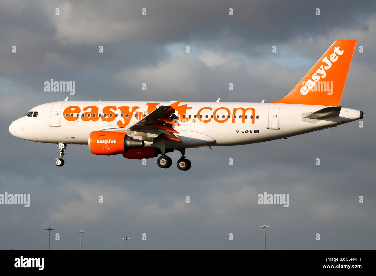 Easyjet Airbus A319 Approaches Runway 23r At Manchester Airport Stock Photo Alamy Easyjet Airbus A319 Approaches Runway 23r At Manchester Airport Stock Photo Alamy