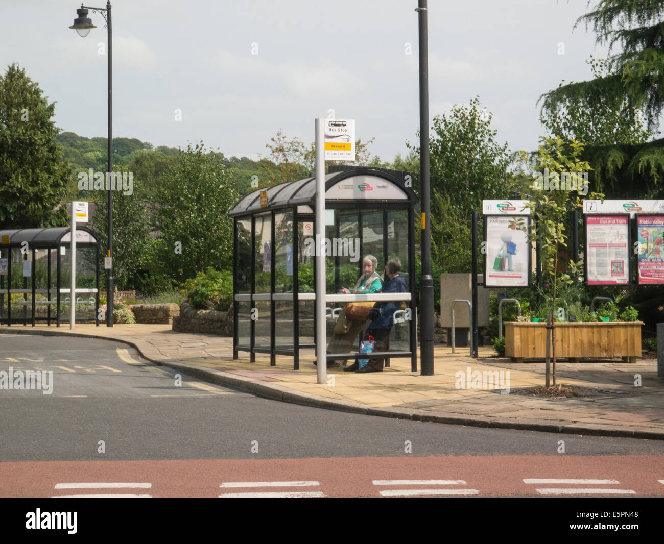 Uk women waiting bus stop hi-res stock photography and images - Alamy