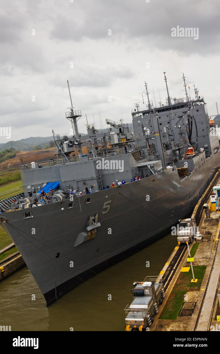 USNS Robert E Peary in Pedro Miguel lock, Panama Canal Stock Photo
