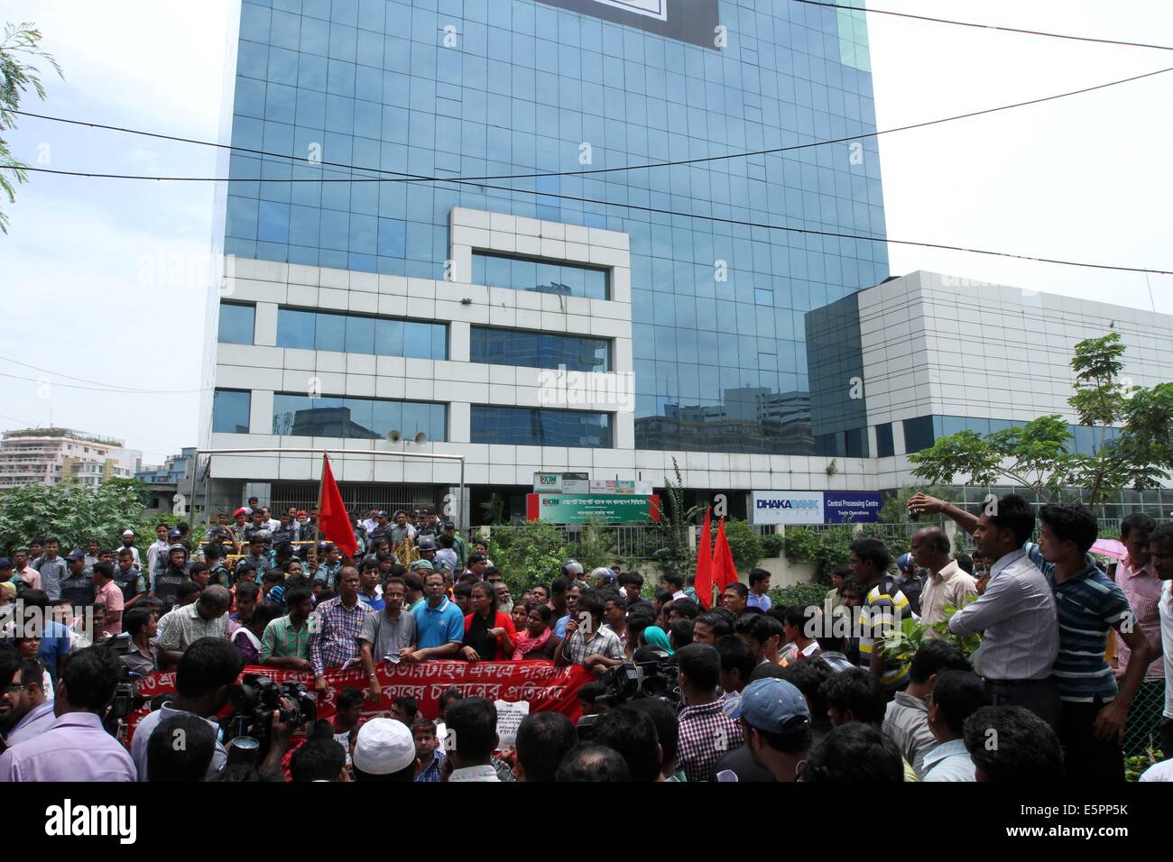 Dhaka, Bangladesh. 5th Aug, 2014. Police resist demonstrating workers of Tuba Group in front of the building of Bangladesh Garment Manufacturers and Exporters Association (BGMEA) at Karwan Bazar in Dhaka. The workers go to lay siege to the BGMEA building demanding three-month salaries and Eid bonus. Stock Photo