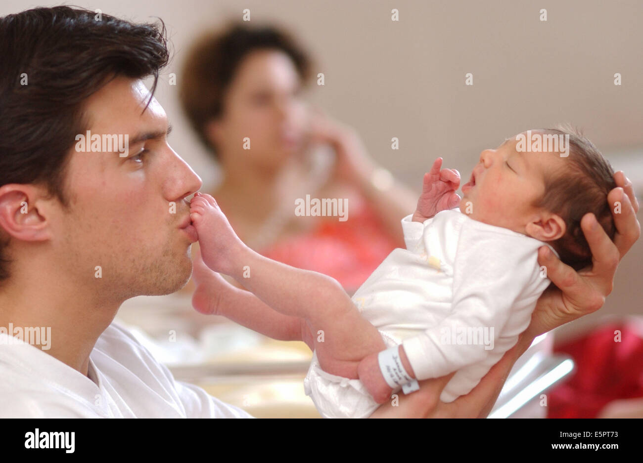 newborn baby photos with parents