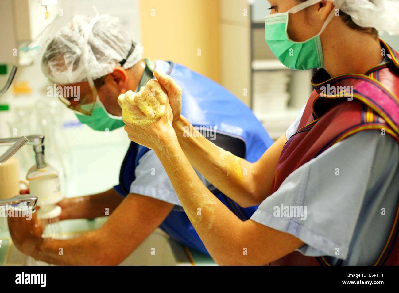 Surgical handwashing hires stock photography and images Alamy