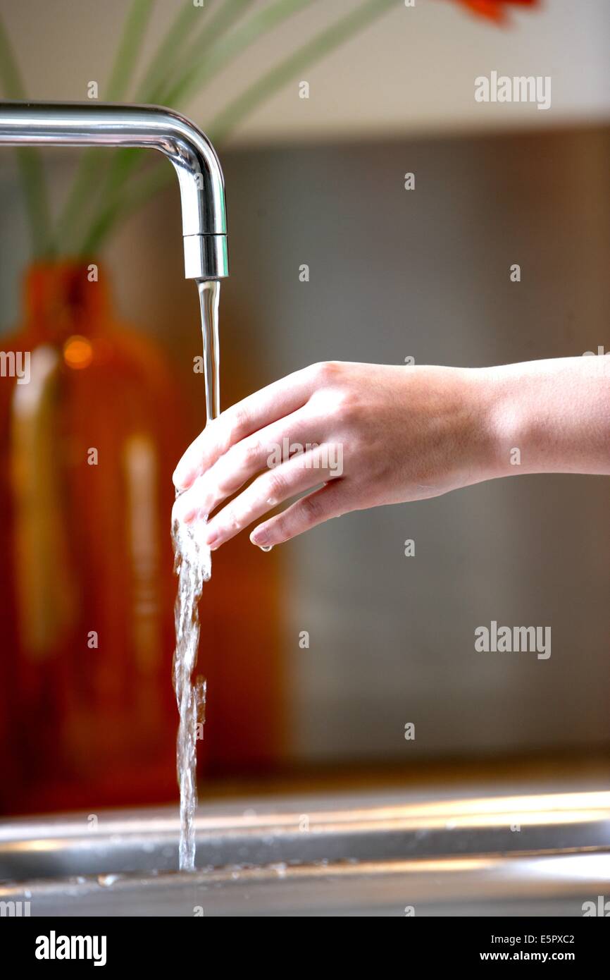 Burn Hand High Resolution Stock Photography and Images Alamy