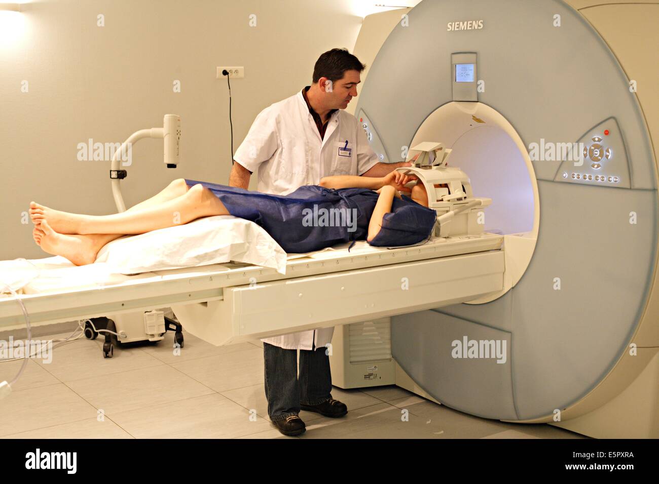 Patient undergoing a MRI (Magnetic Resonance Imaging) of the brain ...