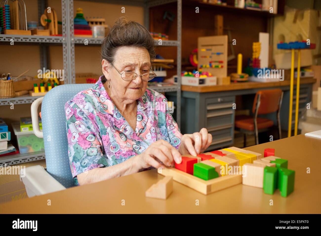 Ergotherapy workshop with games to stimulate memory; Residential home for dependent elderly person, Limoges, France. Stock Photo