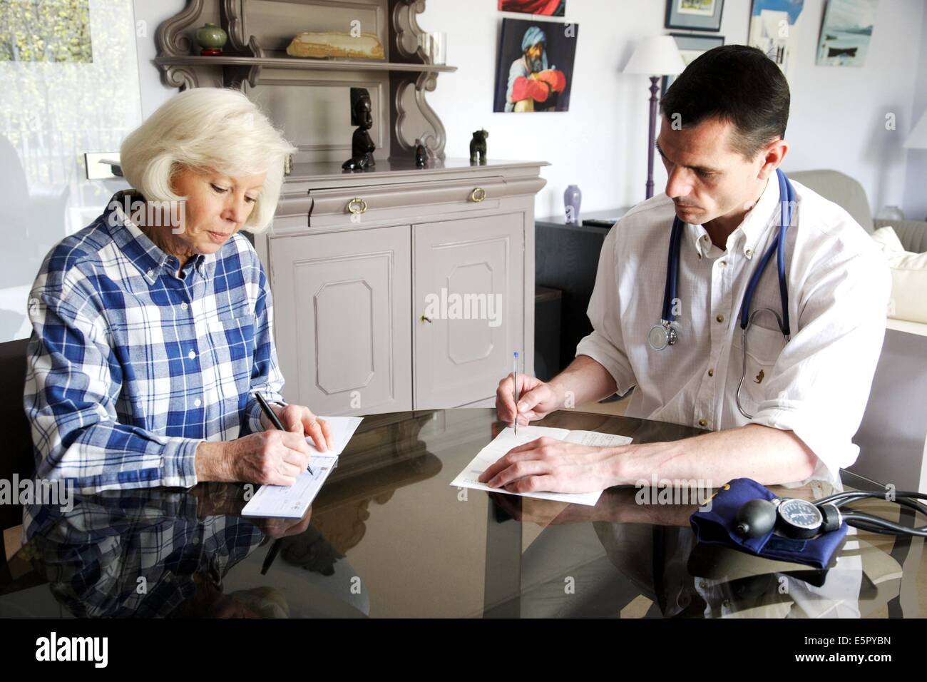 Patient paying consultation fees Stock Photo Alamy