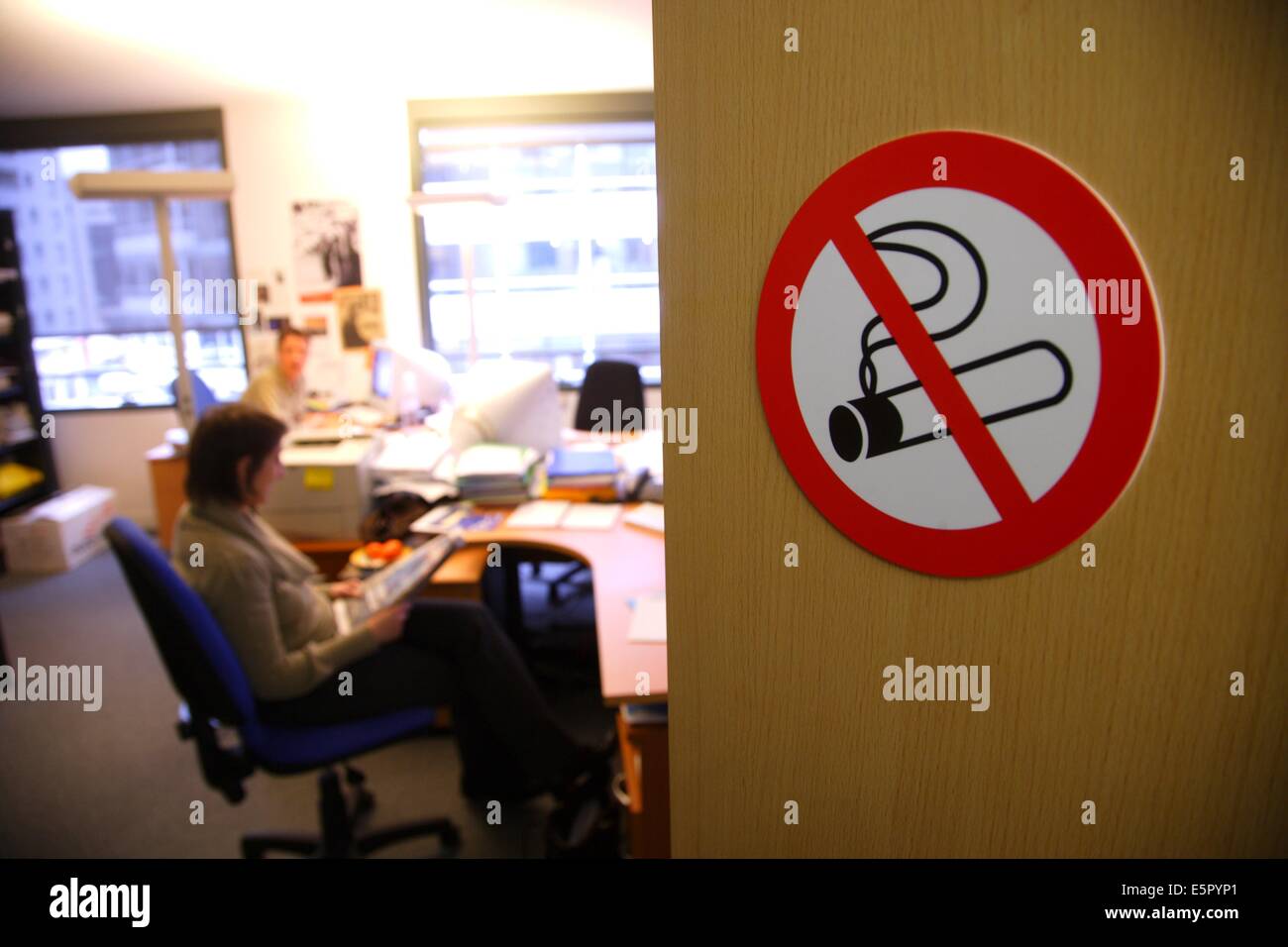 No smoking sign in offices Stock Photo Alamy