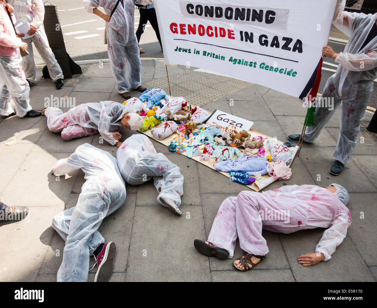London: 'Jews in Britain Against Genocide' protest outside Board of Deputies Stock Photo