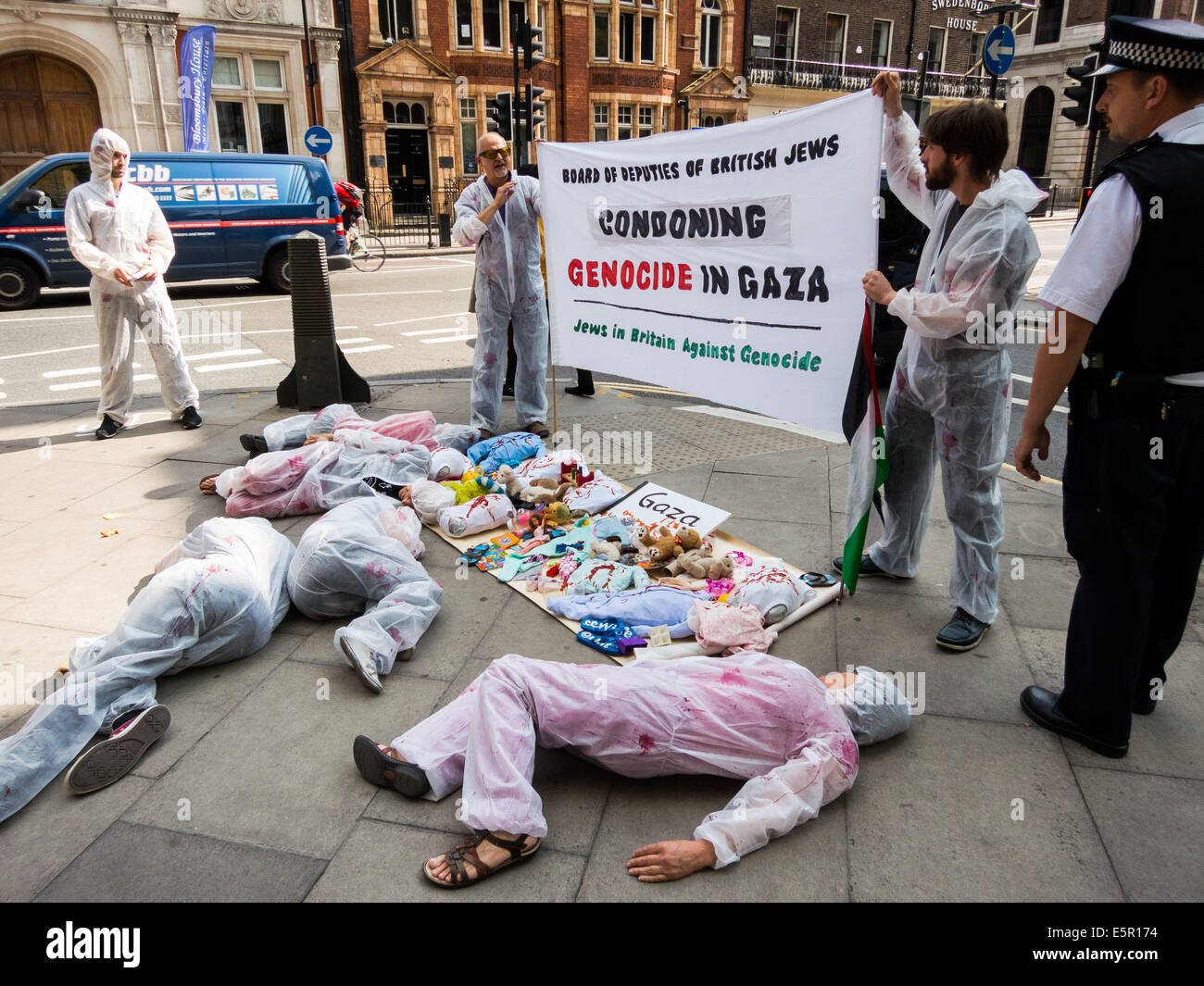 London: 'Jews in Britain Against Genocide' protest outside Board of Deputies Stock Photo
