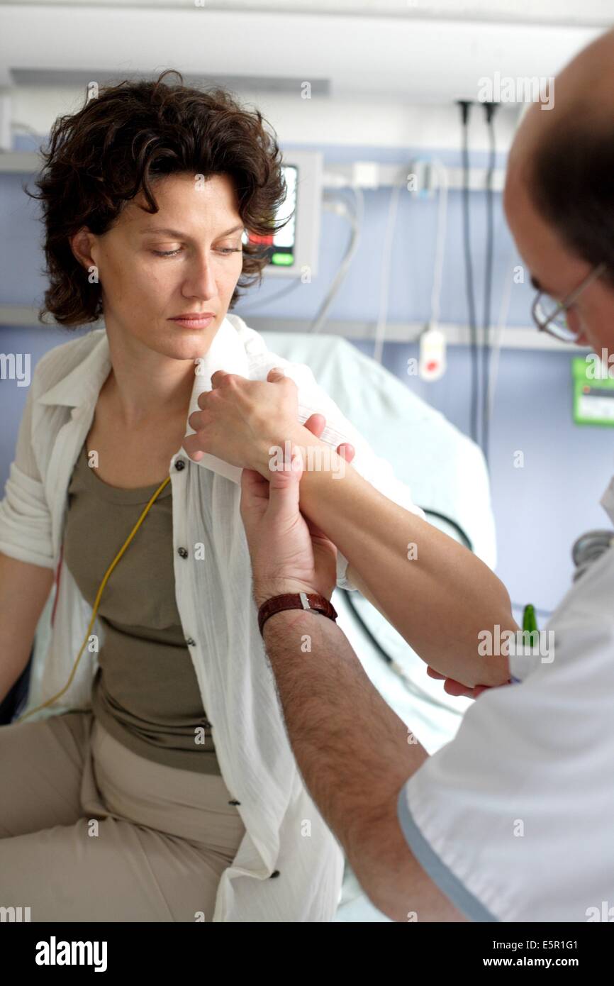 Broken elbow hires stock photography and images Alamy