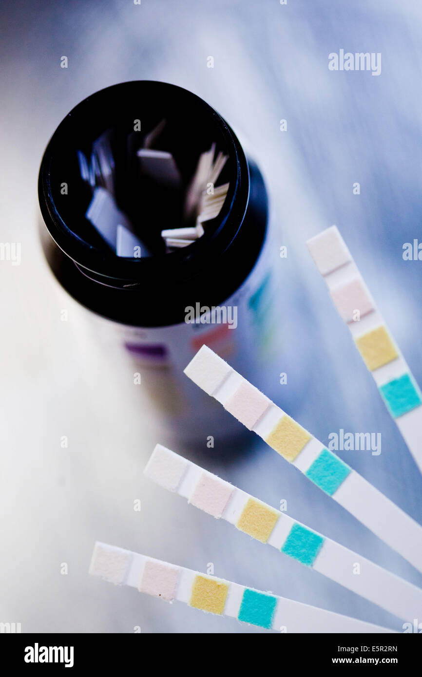Multiple urine test strips for urinary tract infection (UTI) screening Stock Photo Alamy