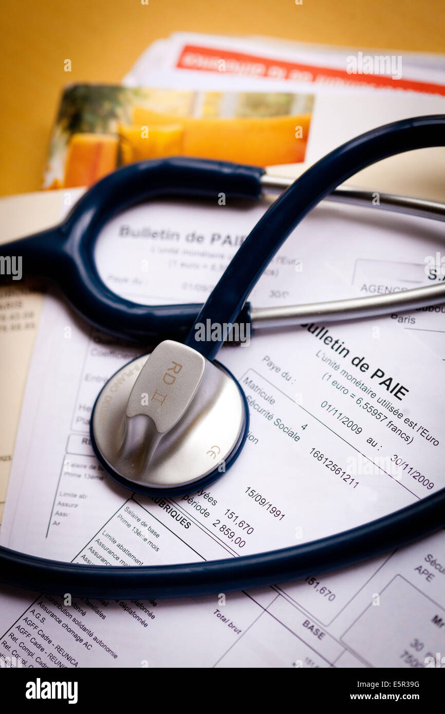 Stethoscope Et Bulletin De Paie Stethoscope And Payslip Stock Photo Alamy