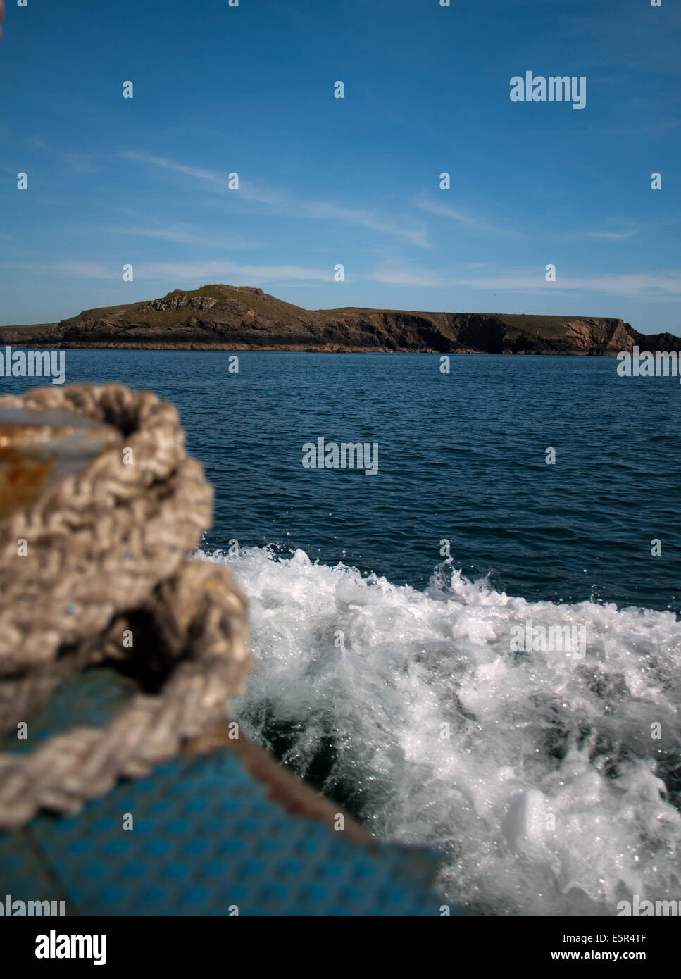 Sea coast boat hi-res stock photography and images - Alamy