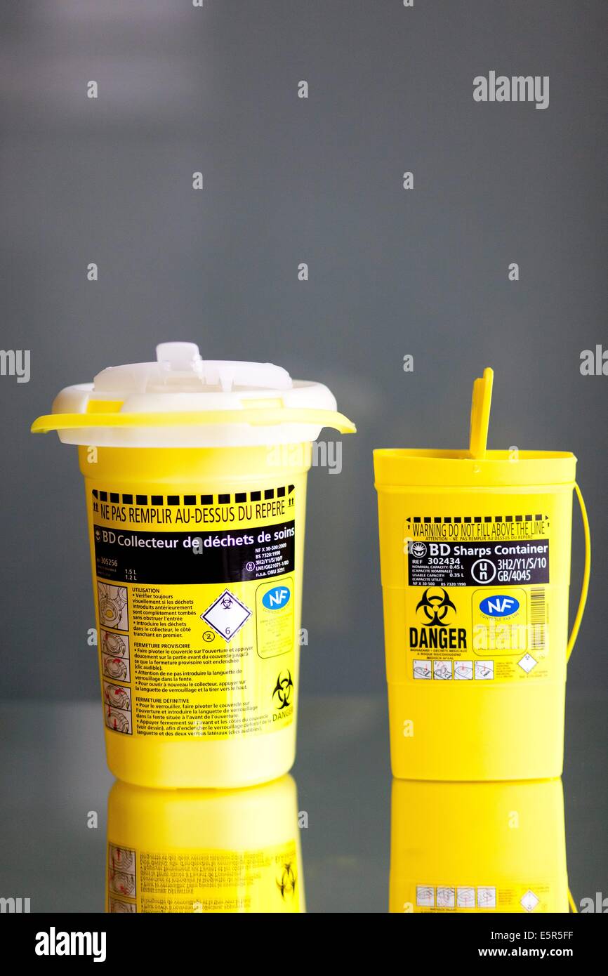 Contaminated sharps and medical waste disposal Stock Photo Alamy