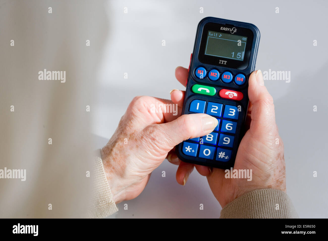 Ergonomic cellphone designed for elderly users, with a larger keypad