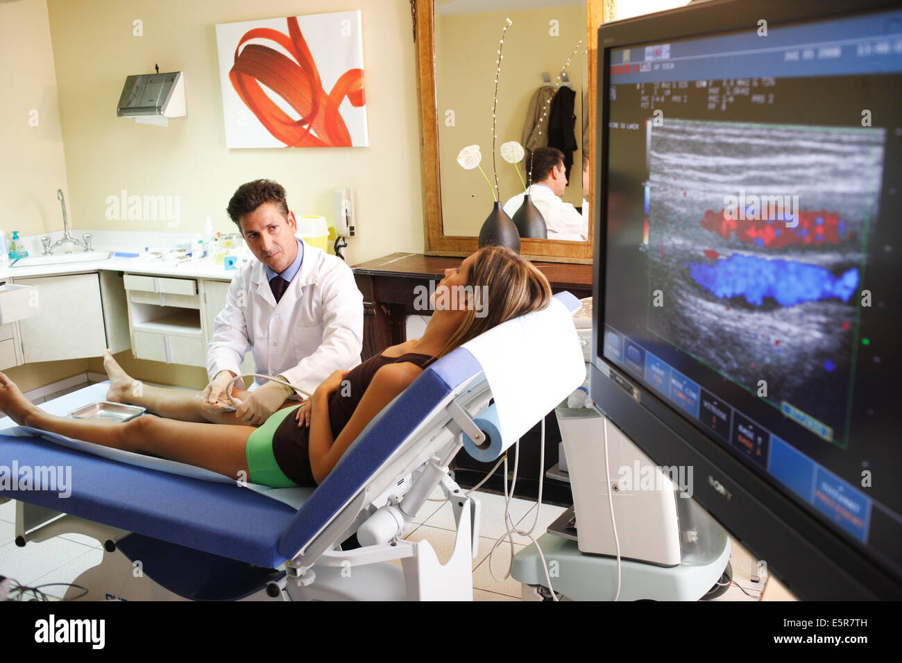 Treatment of varicose veins by injection of foam thanks to doppler