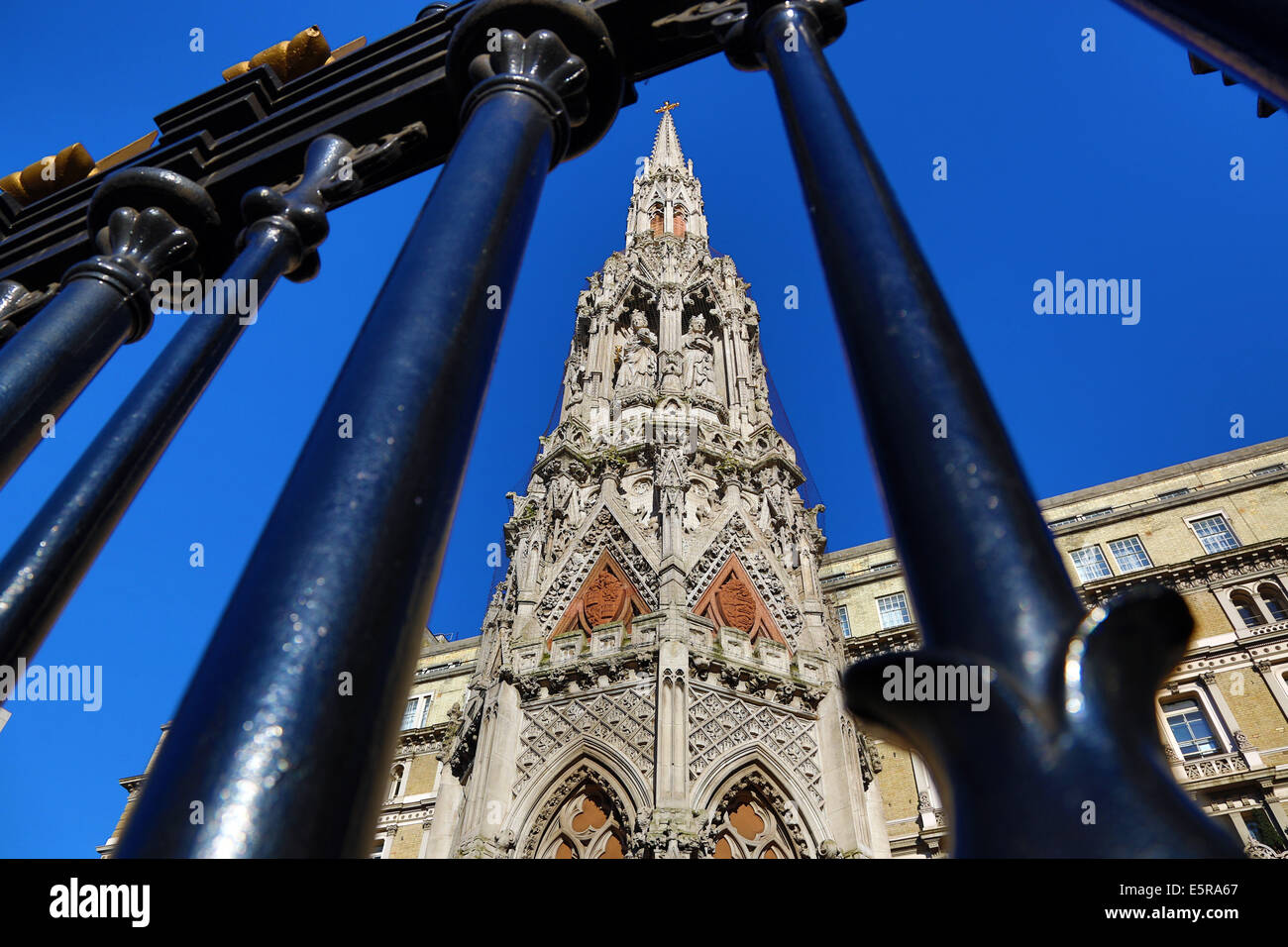 Replacement of the Eleanor Cross monument at Charing Cross Station, London, England. Stock Photo