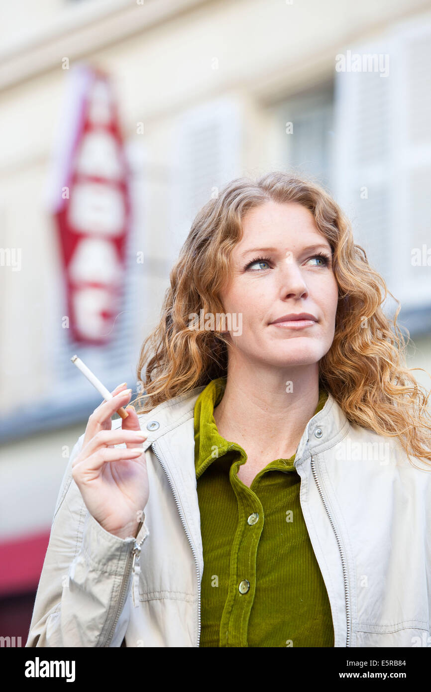 To smoking hi-res stock photography and images - Page 5 - Alamy