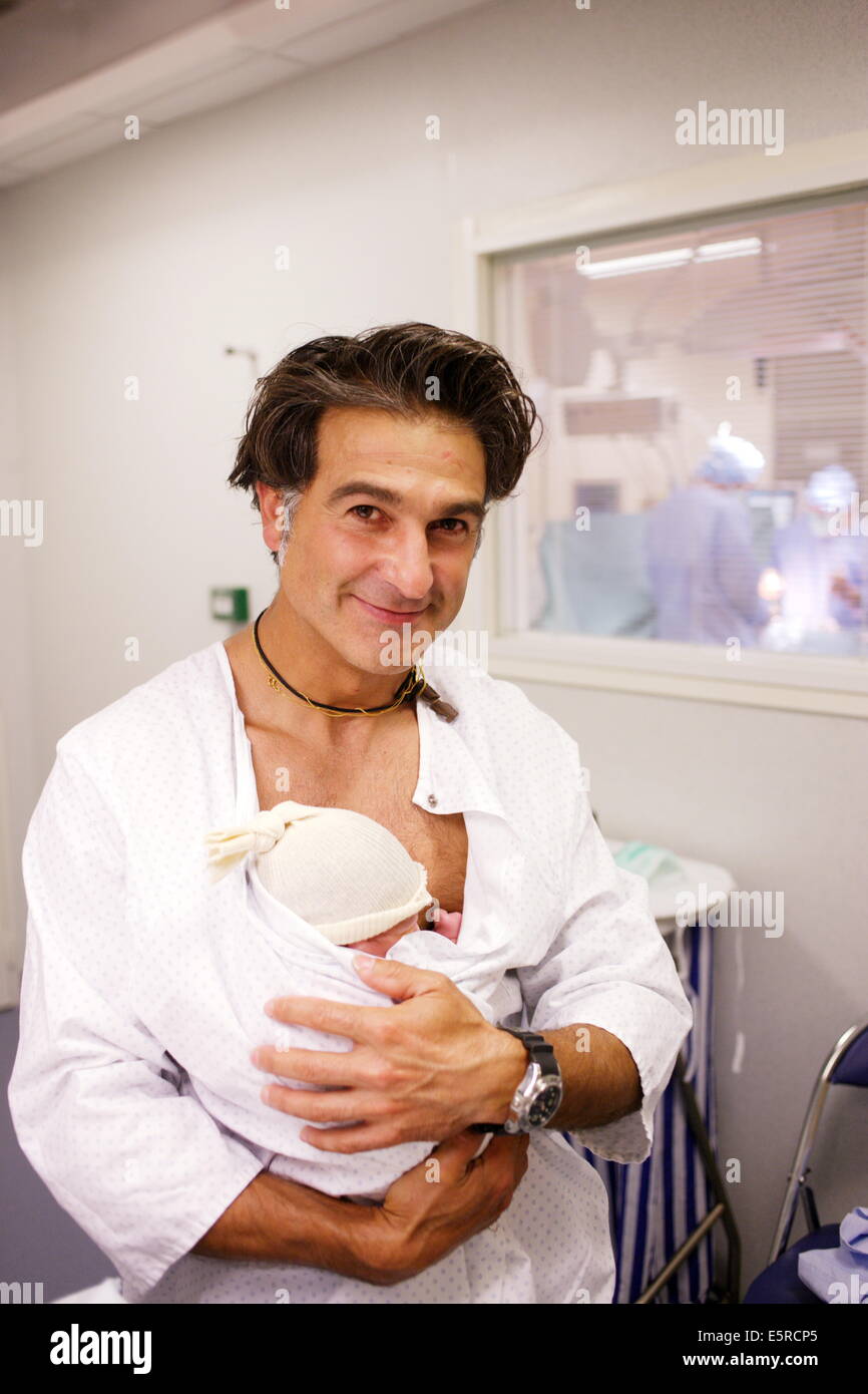 Father carrying his newborn baby using the Kangaroo care methode (skin-to skin), Obstetrics and gynaecology department, Stock Photo