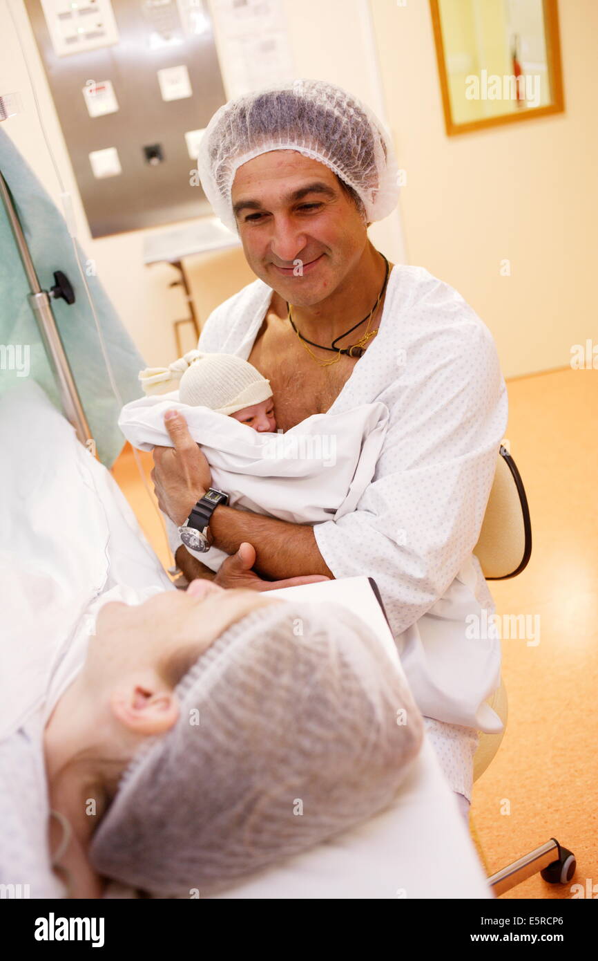 Father carrying his newborn baby using the Kangaroo care methode (skin-to skin), Obstetrics and gynaecology department, Stock Photo