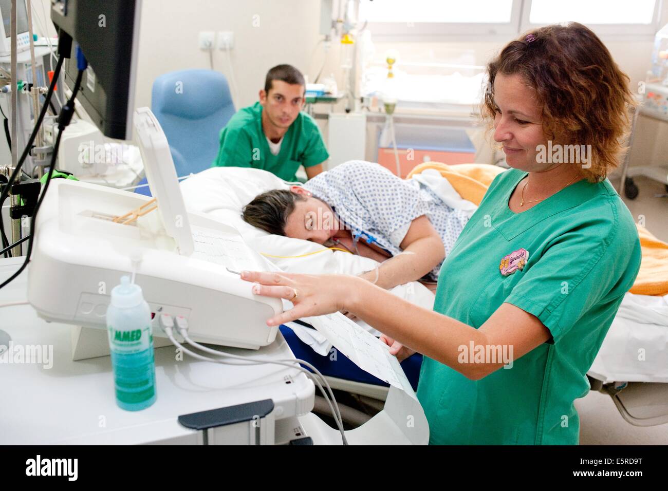 midwife-and-pregnant-woman-before-delivery-obstetrics-and-gynaecology