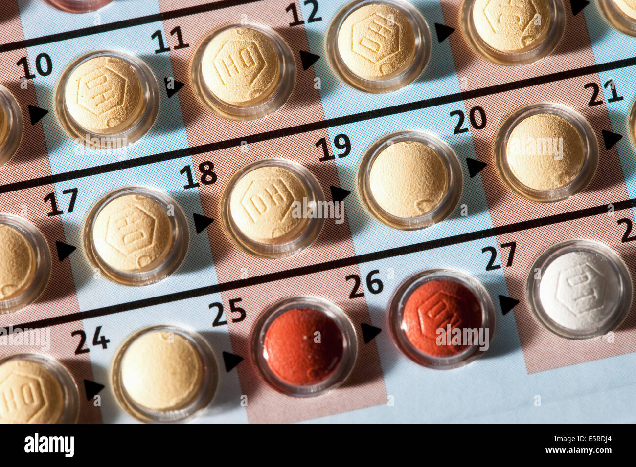 Pilule contraceptive Qlaira contenant des oestrogenes naturels Contraceptive pill Qlaira containing natural estrogens. Stock Photo