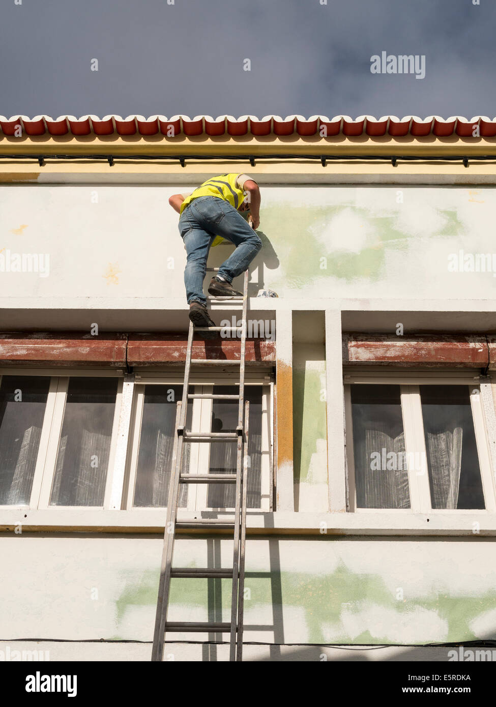 Man on ladder roof hi-res stock photography and images - Alamy