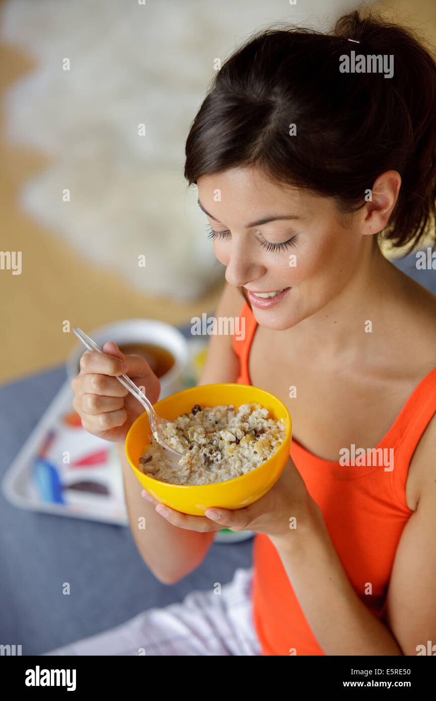 Woman eating muesli (cereals Stock Photo Alamy