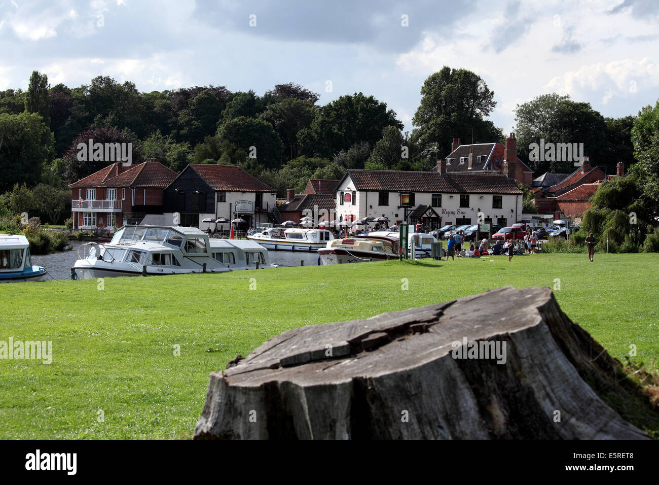 Coltishall, Norfolk, UK. 4th August 2014. People were out in force today all over the Norfolk broads enjoying the summer sun.Here holiday boats are moored up. Credit:  Paul Lilley/Digitalshot/Alamy Live News Stock Photo