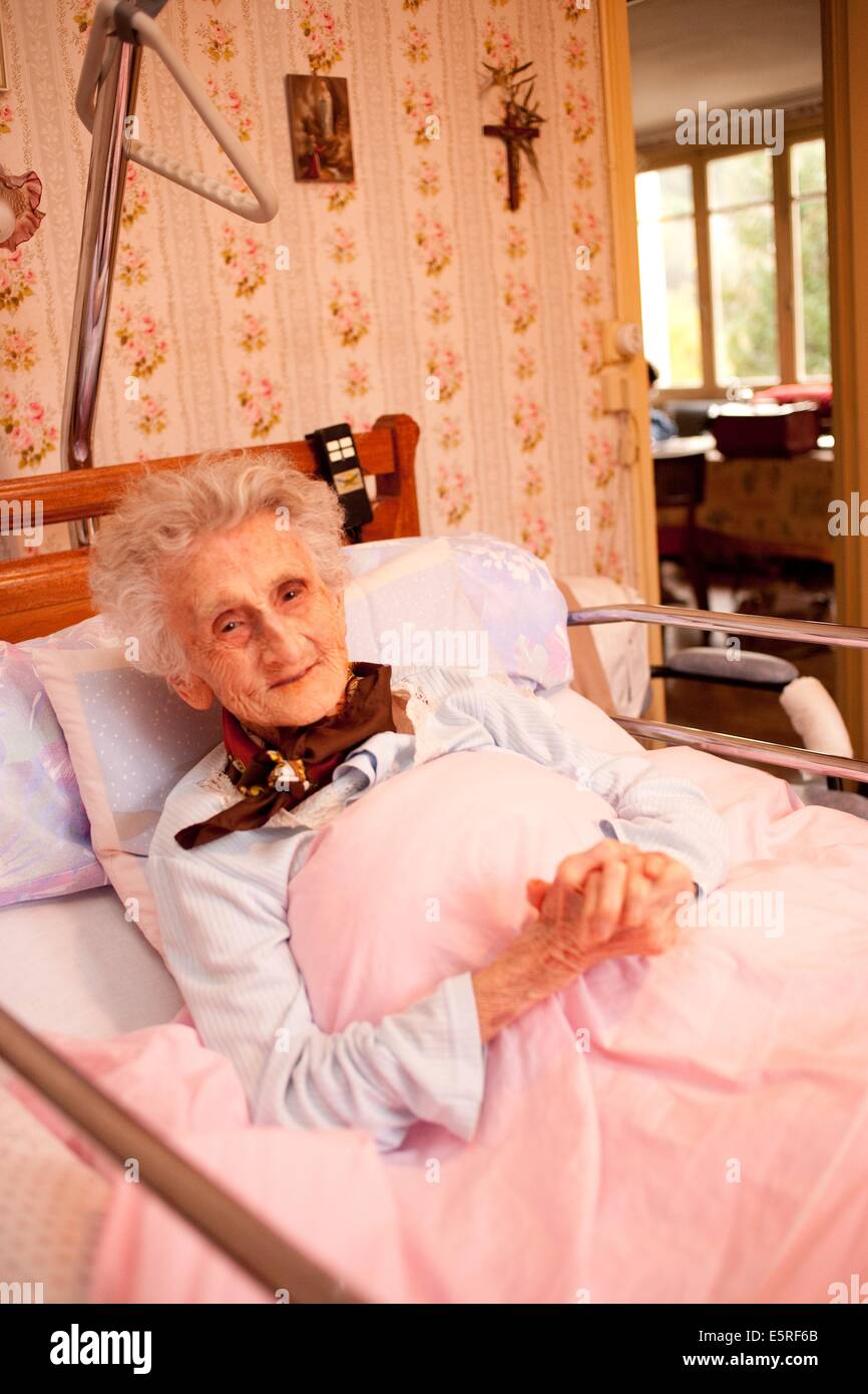 Elderly Care Home Bed Stock Photos & Elderly Care Home Bed Stock Images