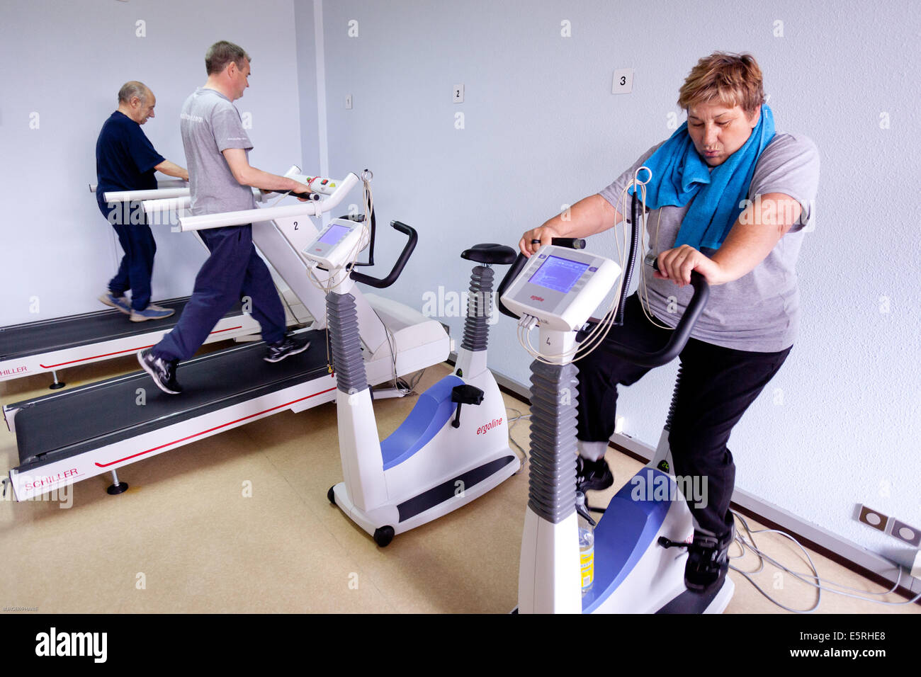 Patients doing heart rehabilitation training following a myocardial infraction, Cardiology Department, Haut Lévêque hospital, Stock Photo