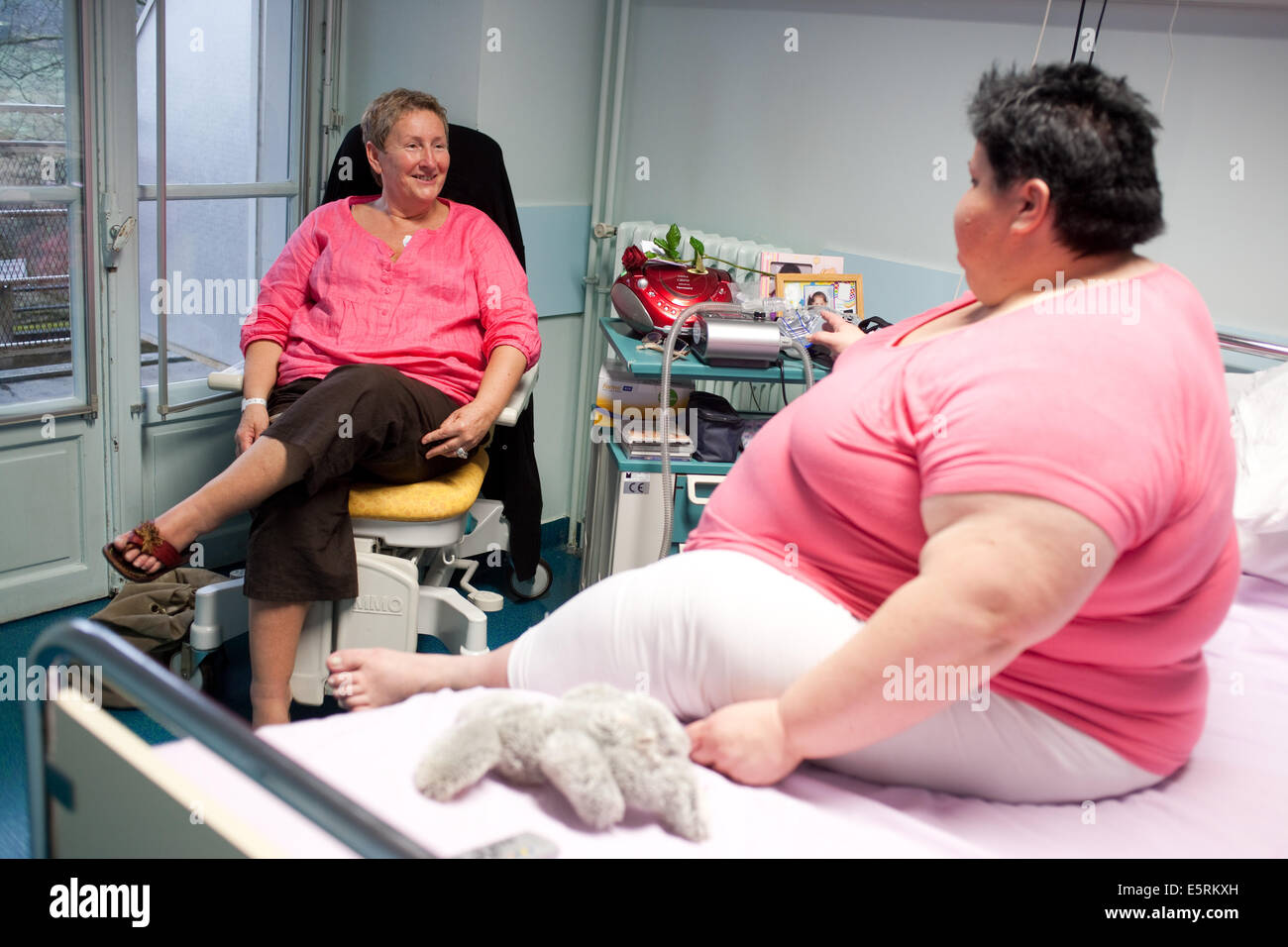Female patients talking. Limoges hospital offers its obese patients