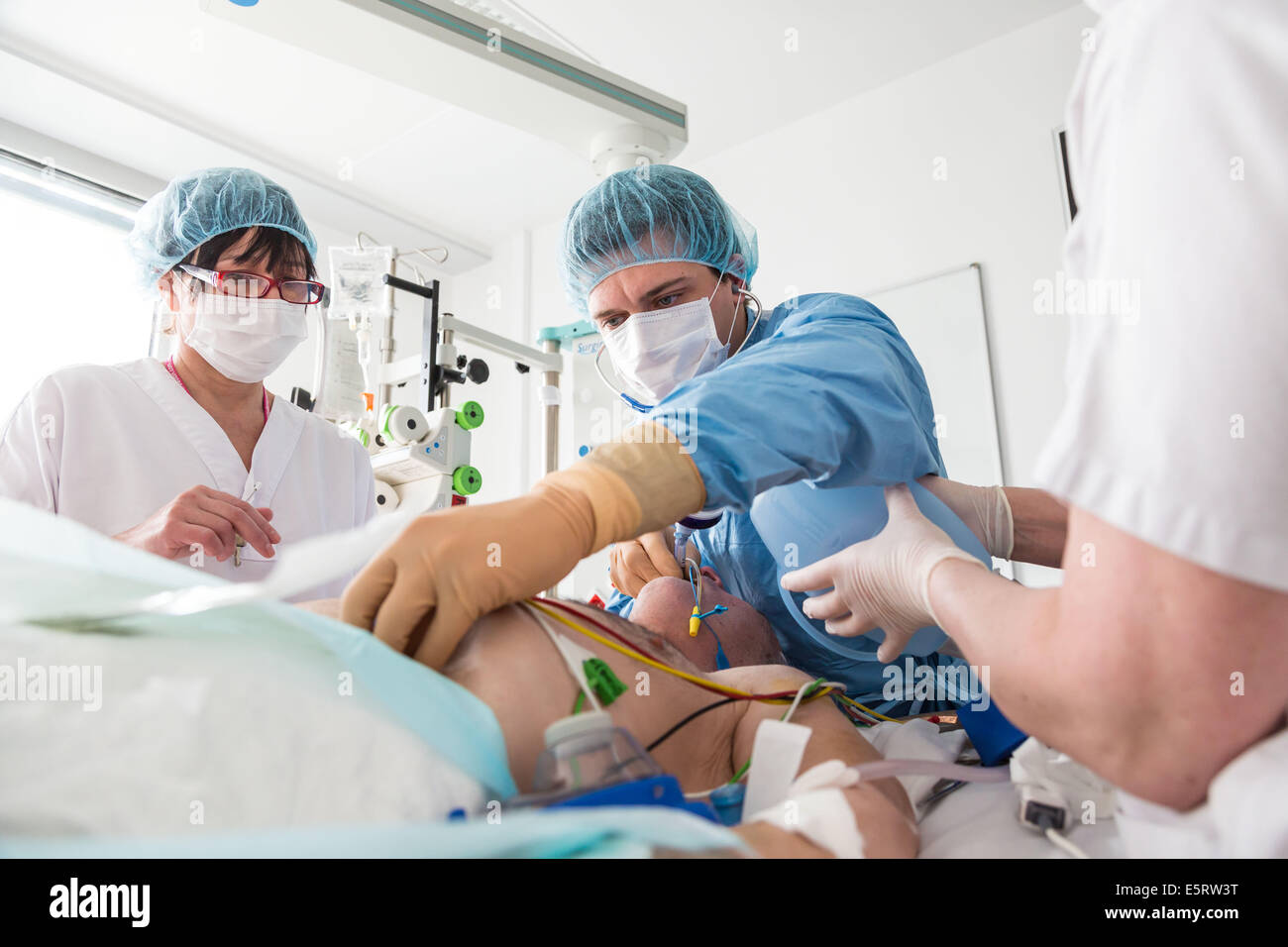 Intubation of a patient by an intern, Intensive care department, Lagny MarnelaVallée hospital