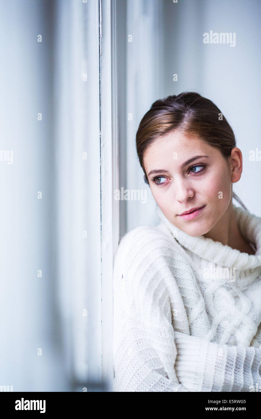 Sad old woman thinking hi-res stock photography and images - Alamy