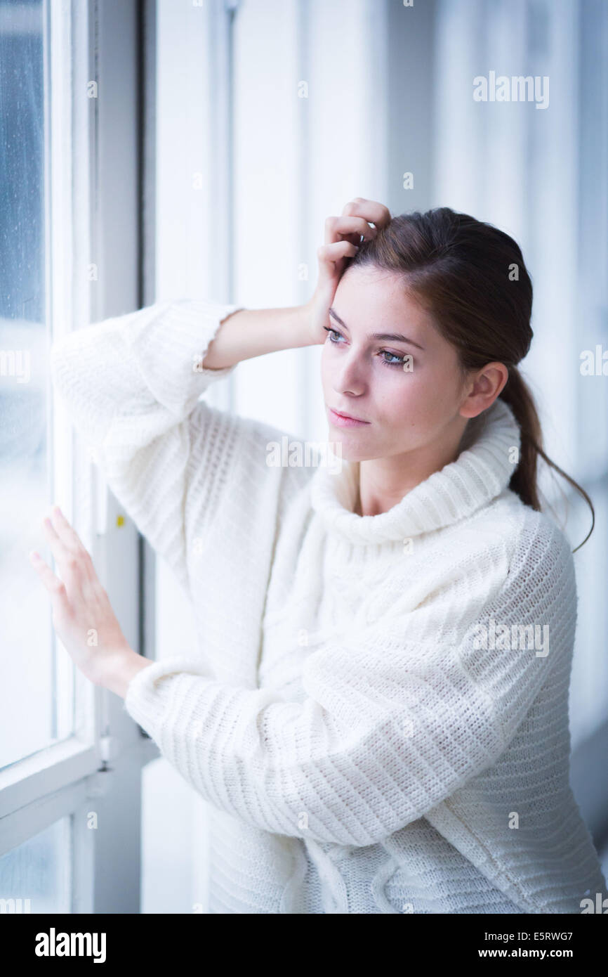 Sad old woman thinking hi-res stock photography and images - Alamy