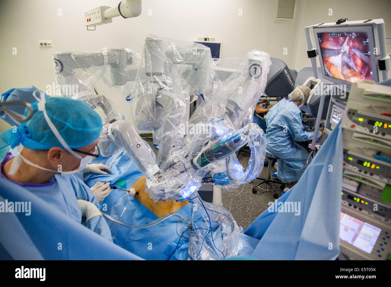 Da vinci robot surgery hysterectomy hi-res stock photography and images -  Alamy