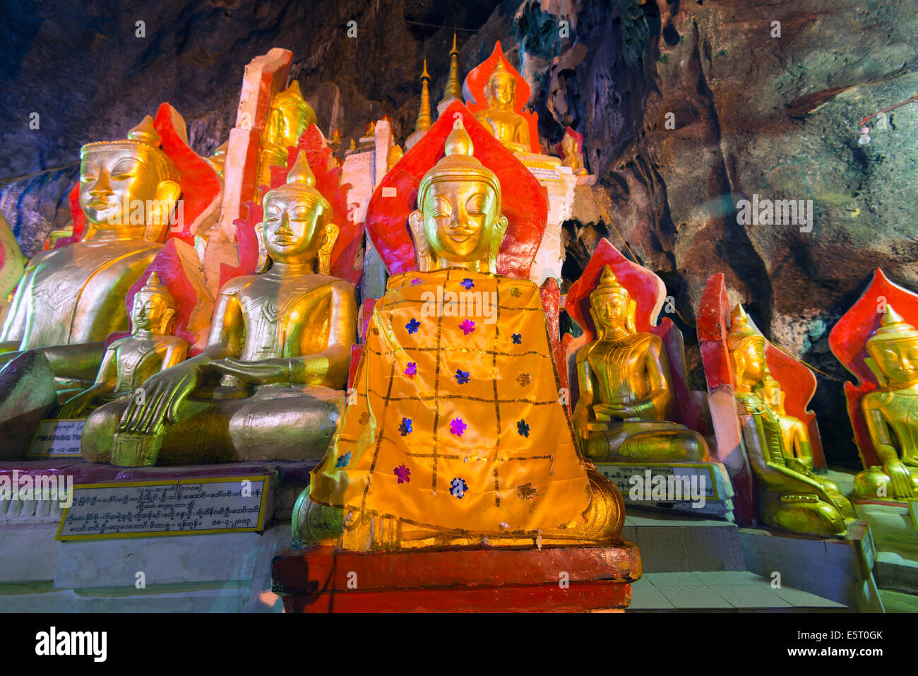 South East Asia, Myanmar, Pindaya, buddha statues in entrance to Shwe Oo Min Natural Cave Pagoda Stock Photo