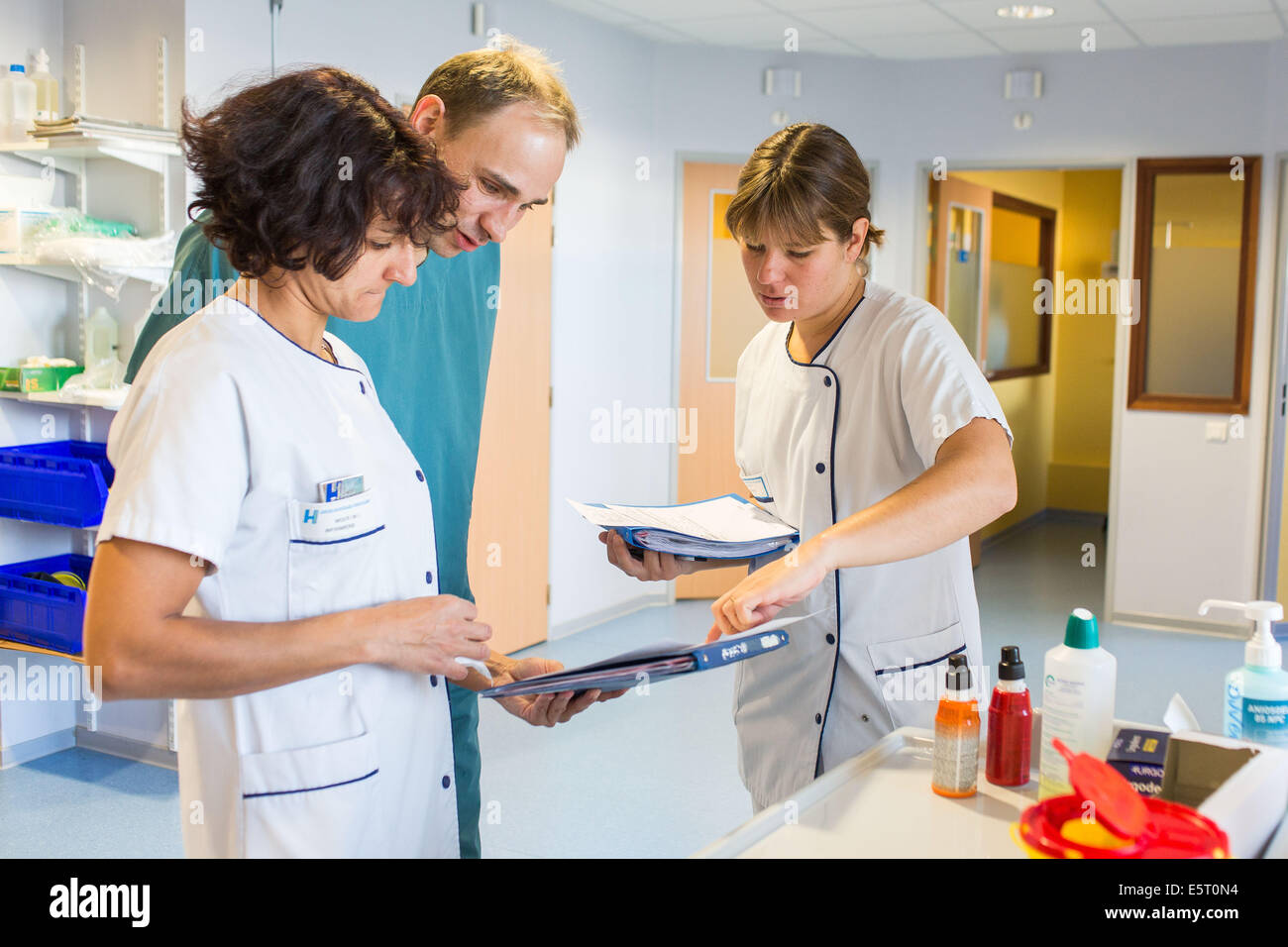 Hospital nurses hi-res stock photography and images - Alamy