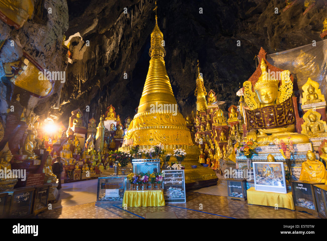 South East Asia, Myanmar, Pindaya, buddha statues in entrance to Shwe Oo Min Natural Cave Pagoda Stock Photo