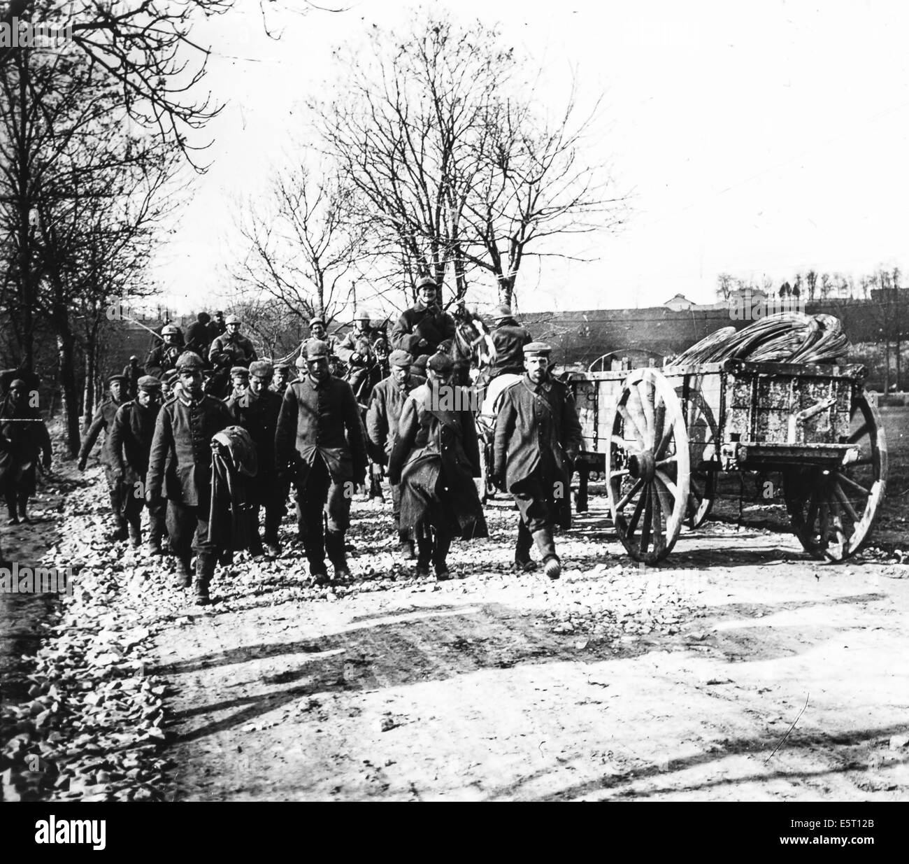 German prisoners kept by french soldiers in 1917, Aisne, France. Stock Photo