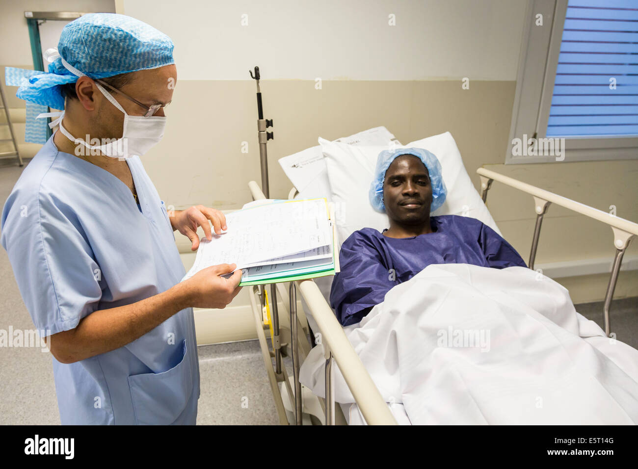 Patient and surgeon before surgery, SaintJoseph hospital, Paris