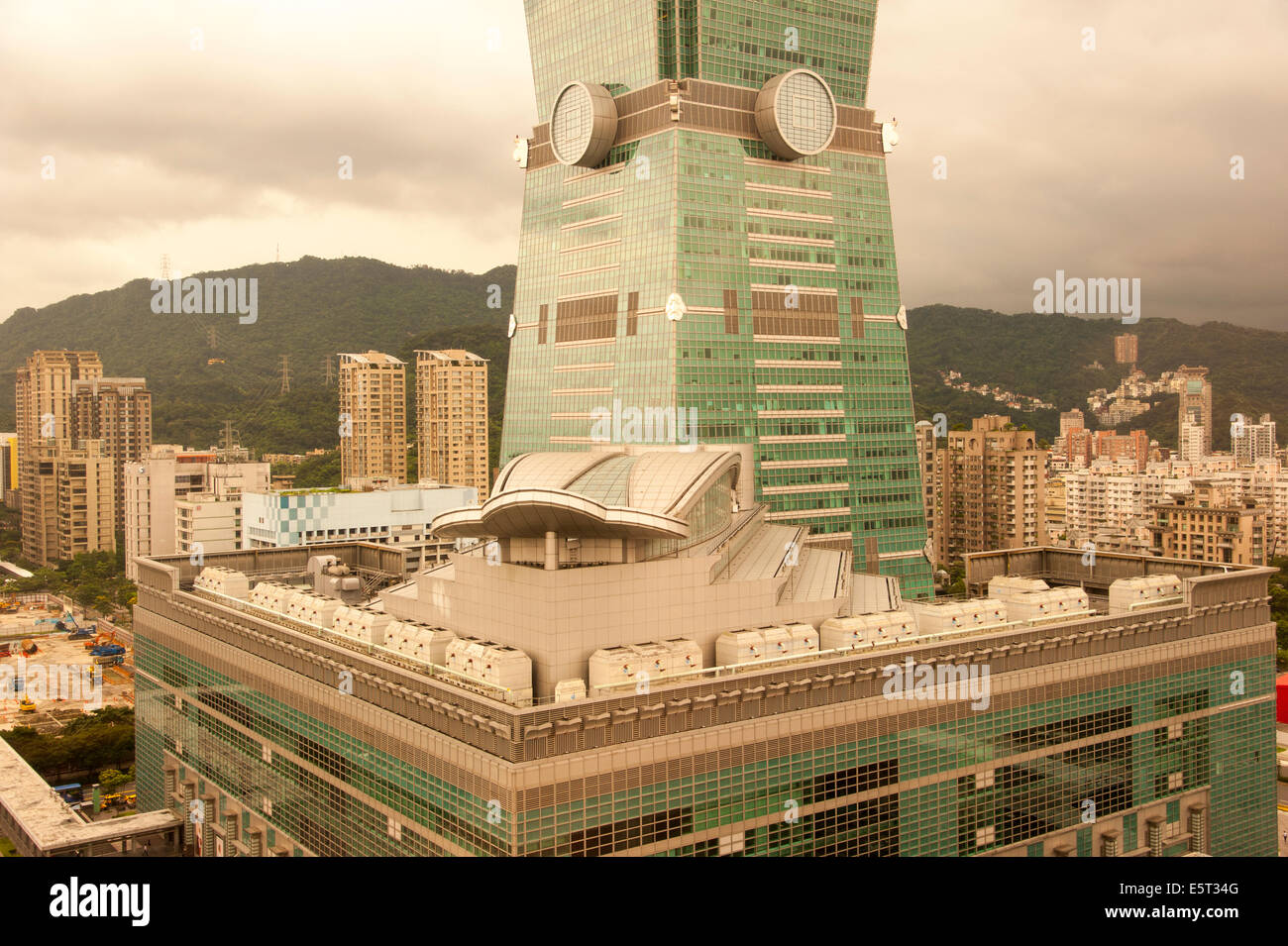 Taipei 101 shopping mall and tower Stock Photo