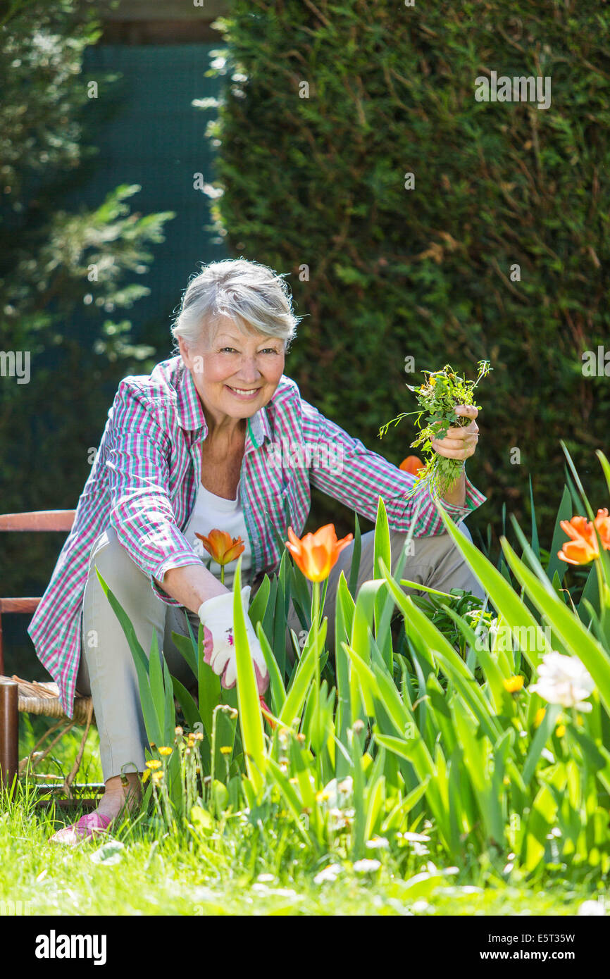 80 year old gardening hi-res stock photography and images - Alamy