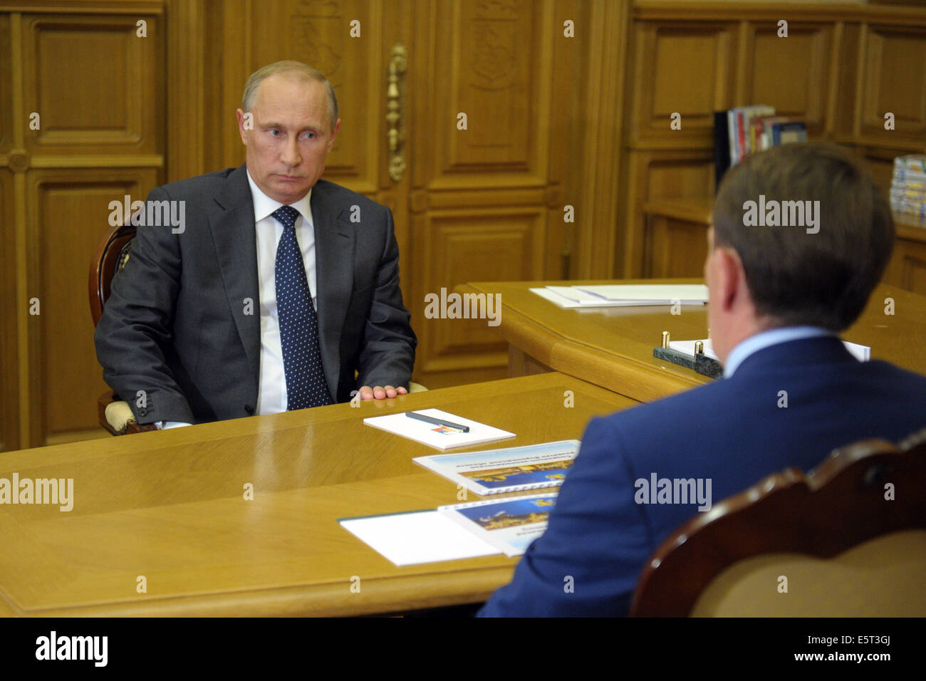 Vladimir: parliament against governor 37 Vladimir: parliament against governor 17