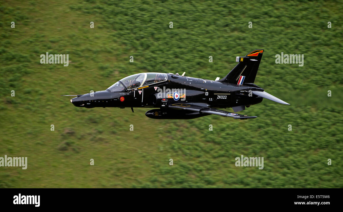 RAF Hawk T2 Jet trainer low level in the Mach Loop, Machynlleth area of ...